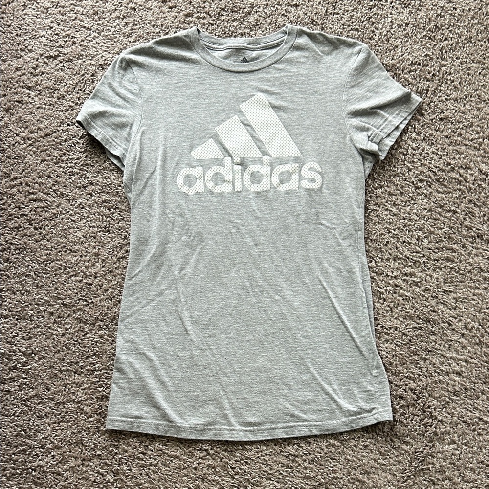 Adidas Heather Gray Shirt „the Go-To Tee“
